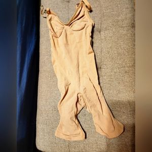 SKIMS L/XL MID THIGH SCULPTING BODYSUIT